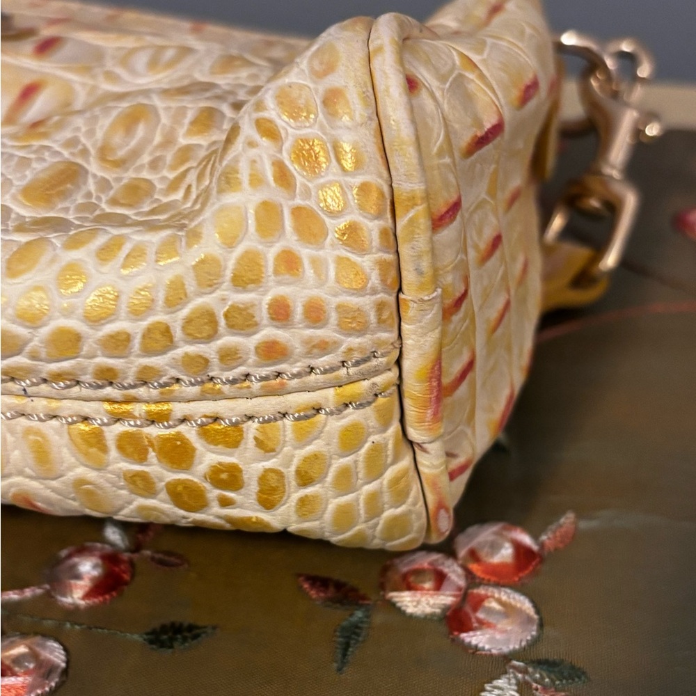 Dooney & Bourke Croc Embossed Leather Barrel Bag Purse with matching key fob - Picture 7 of 9